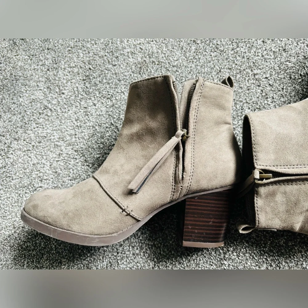 Old Navy Mid Boots With Heel/ Taupe/Sz. (8) - Picture 5 of 12